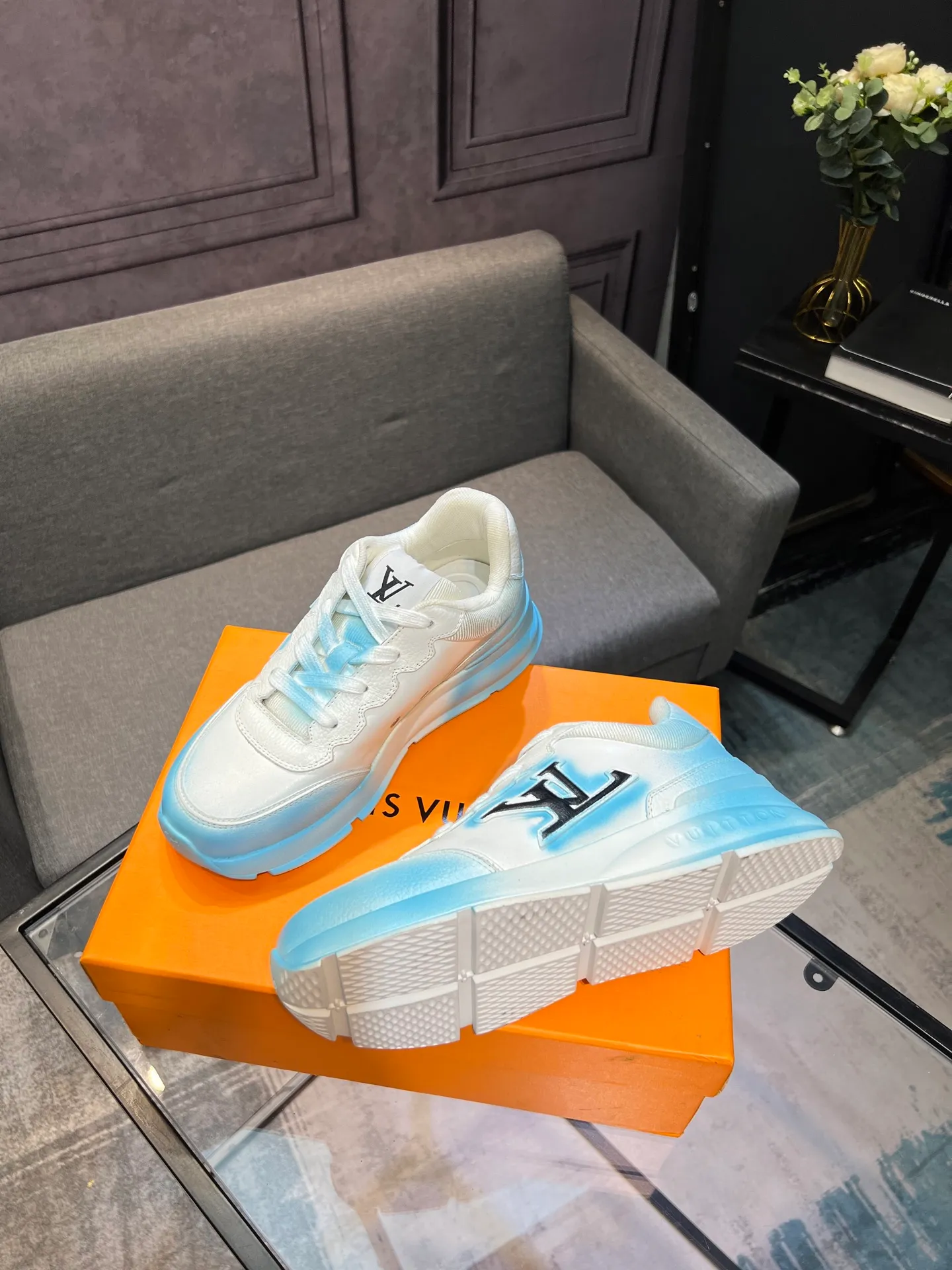 Men's shoes 💰760 LV | Louis Vuitton 2025𝐬𝐬 Spring and summer new styles, couples' models, men's models come out first. The counter focuses on the latest casual shoes. Hard goods are new🆕 ❥Purchase level! Full of high-end feel! A popular model among bloggers at home and abroad, it’s retro and fashionable and looks amazing on your feet! Wear a lot of happiness! Mainly recommended model on the official website★ ▪️Upper: Original custom-made imported calfskin fabric ▪️Inner lining: breathable gauze imported from Italy ▪️Outsole: rubber foam ➕tpu high-end outsole ▪️Shoe size: 36-44 (customized for 45 and 46)